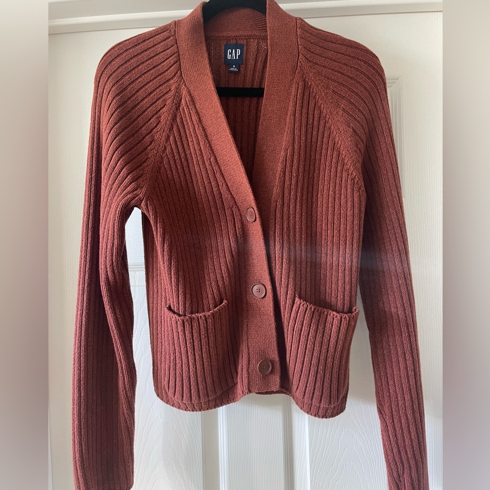 GAP Cotton-Blend V-Neck button up cardigan, Terracotta color, size Small